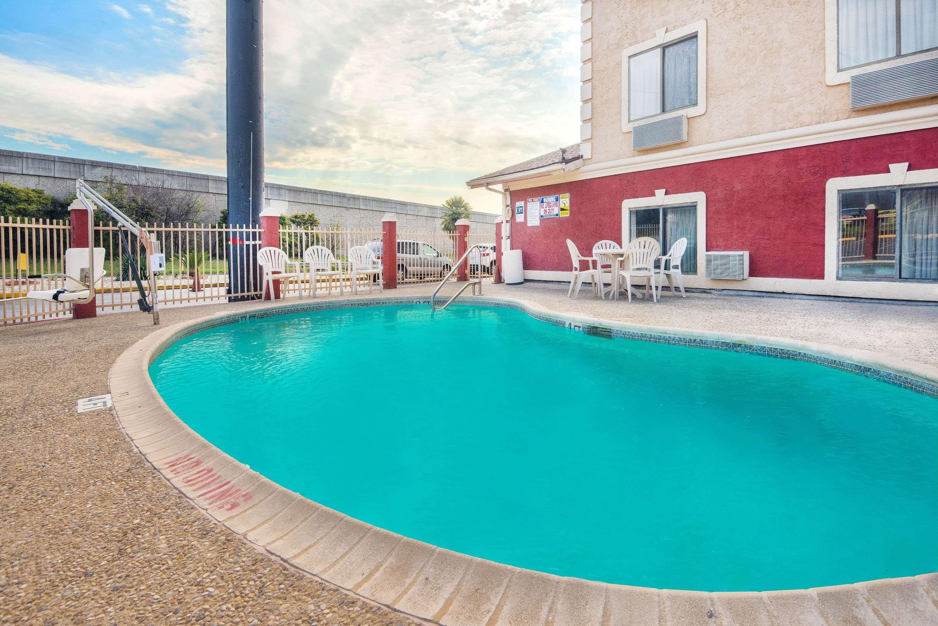 Hotel Super 8 By Wyndham San Antonio/I-35 North Esterno foto