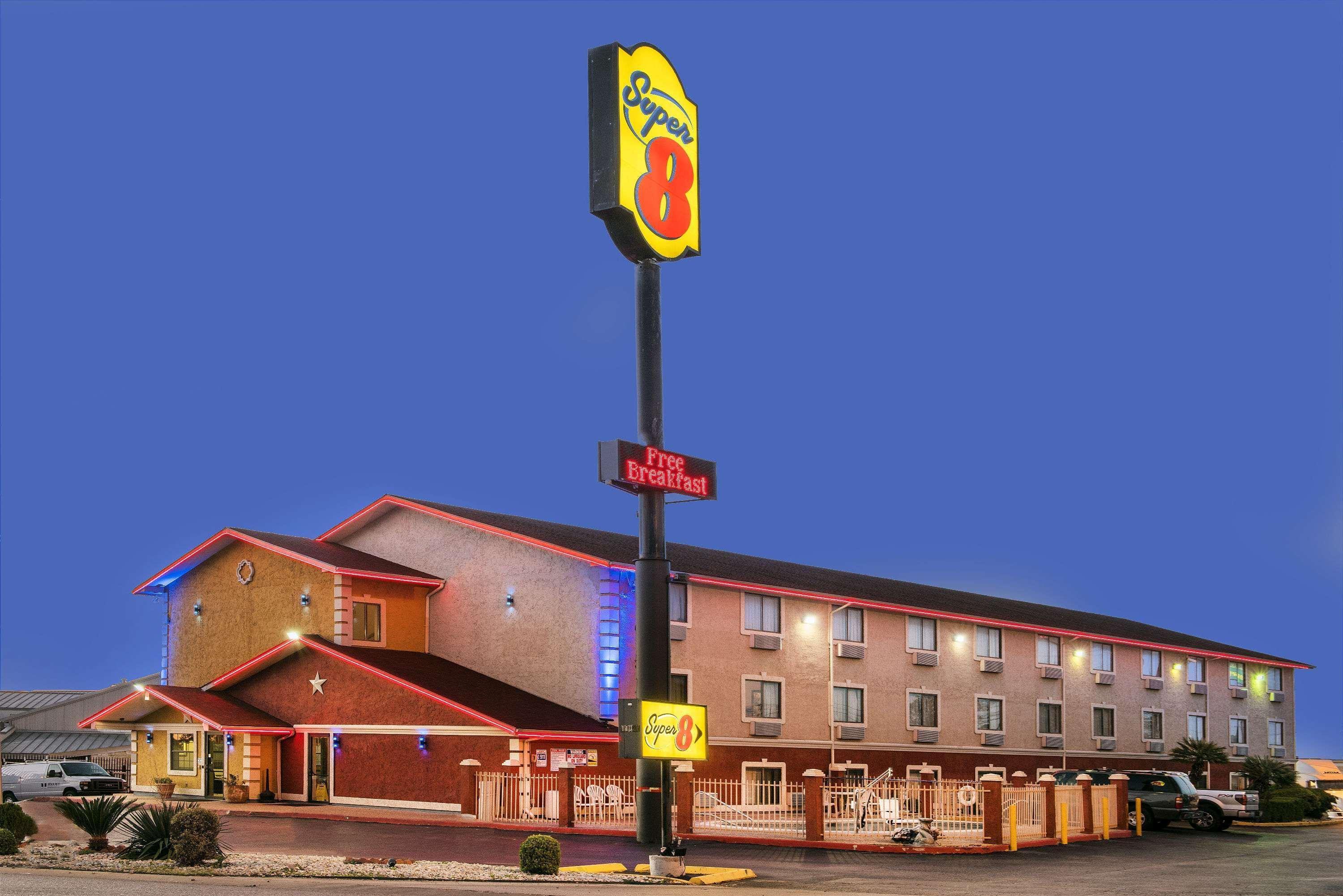 Hotel Super 8 By Wyndham San Antonio/I-35 North Esterno foto