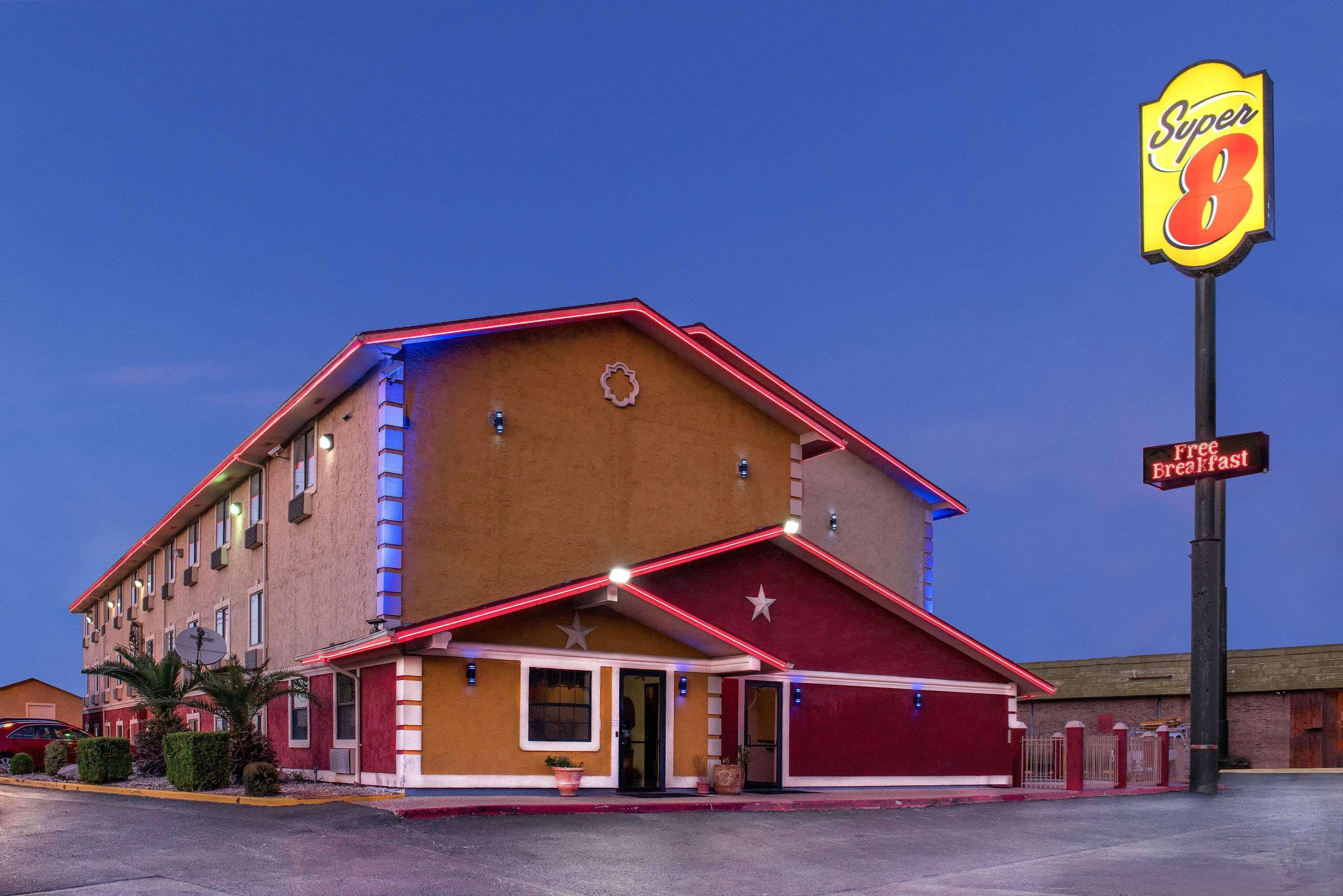 Hotel Super 8 By Wyndham San Antonio/I-35 North Esterno foto