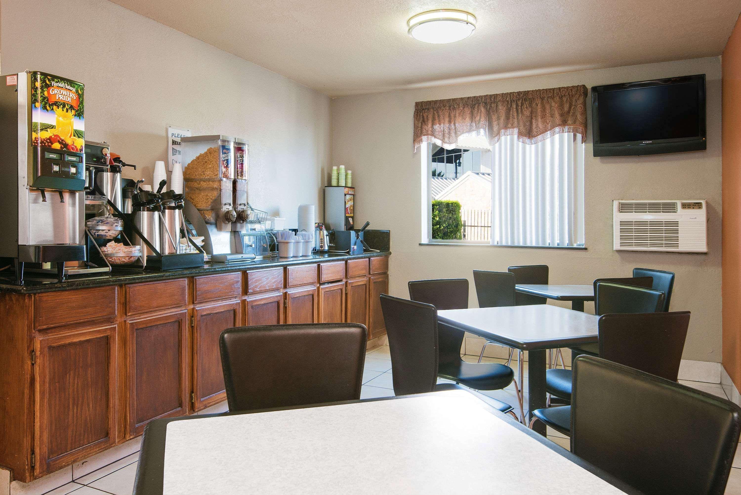 Hotel Super 8 By Wyndham San Antonio/I-35 North Esterno foto