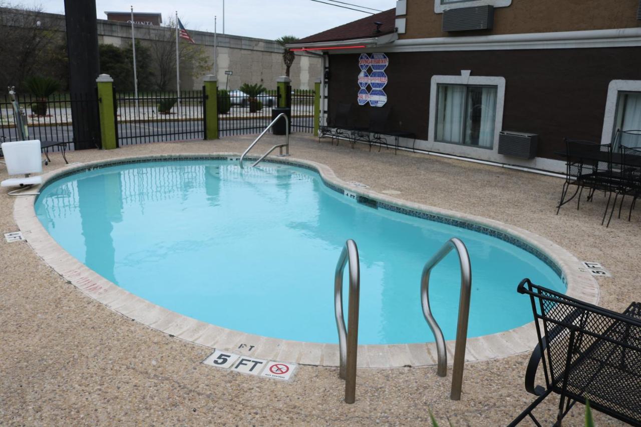 Hotel Super 8 By Wyndham San Antonio/I-35 North Esterno foto