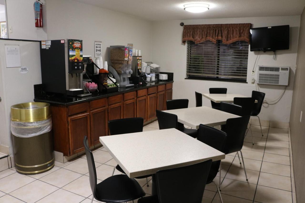 Hotel Super 8 By Wyndham San Antonio/I-35 North Esterno foto