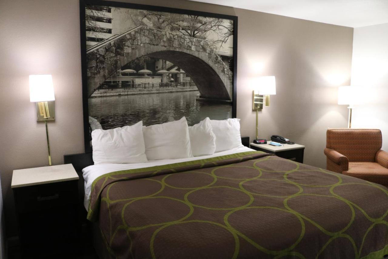 Hotel Super 8 By Wyndham San Antonio/I-35 North Esterno foto